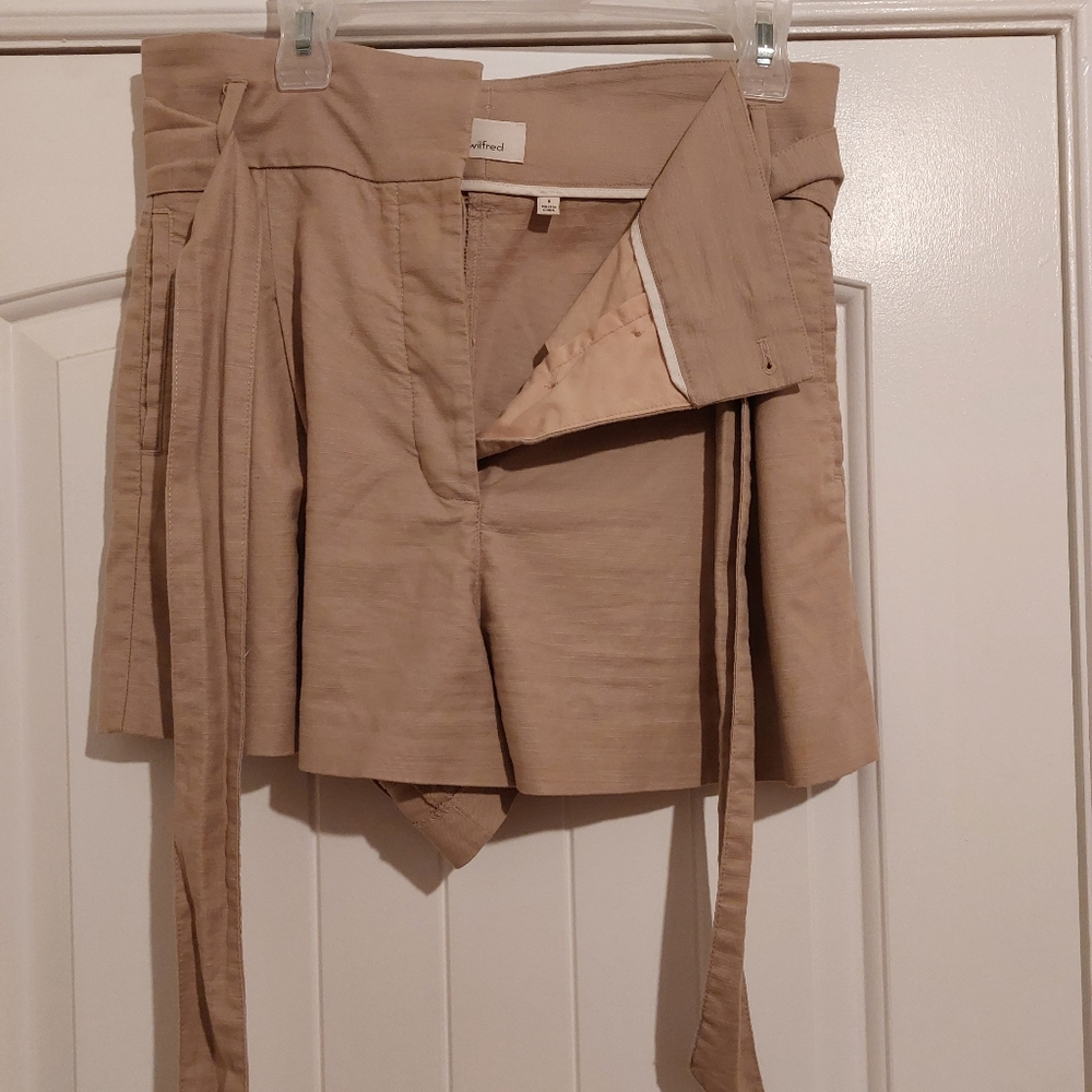 Aritzia high waisted shorts Size 8